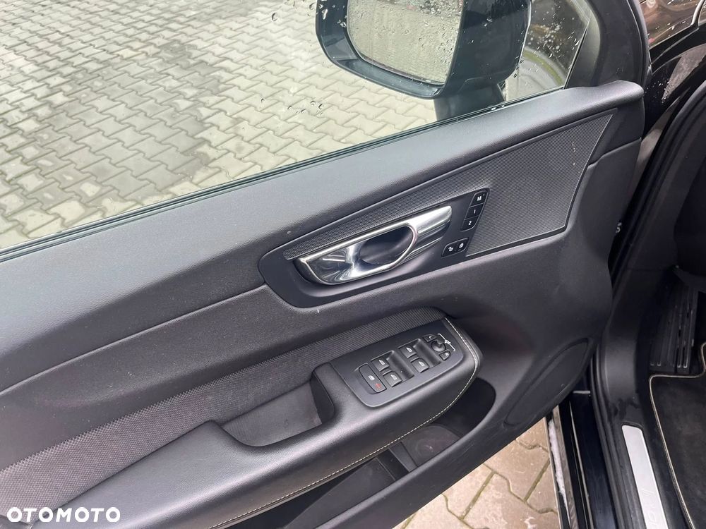 Volvo XC 60 D4 AWD Geartronic RDesign - 25