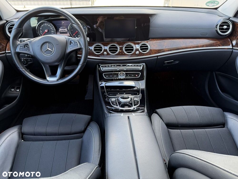 Mercedes-Benz Klasa E 220 d Exclusive - 24