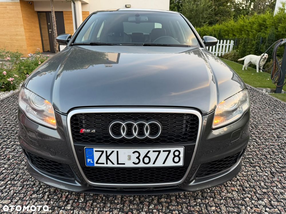 Audi RS4 Limousine Standard - 1