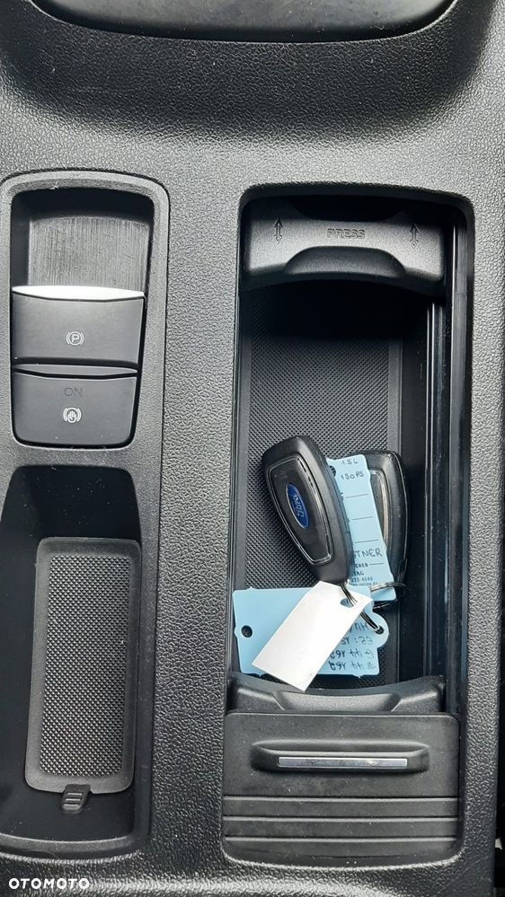 Ford Kuga 1.5 EcoBoost ST-LINE - 30
