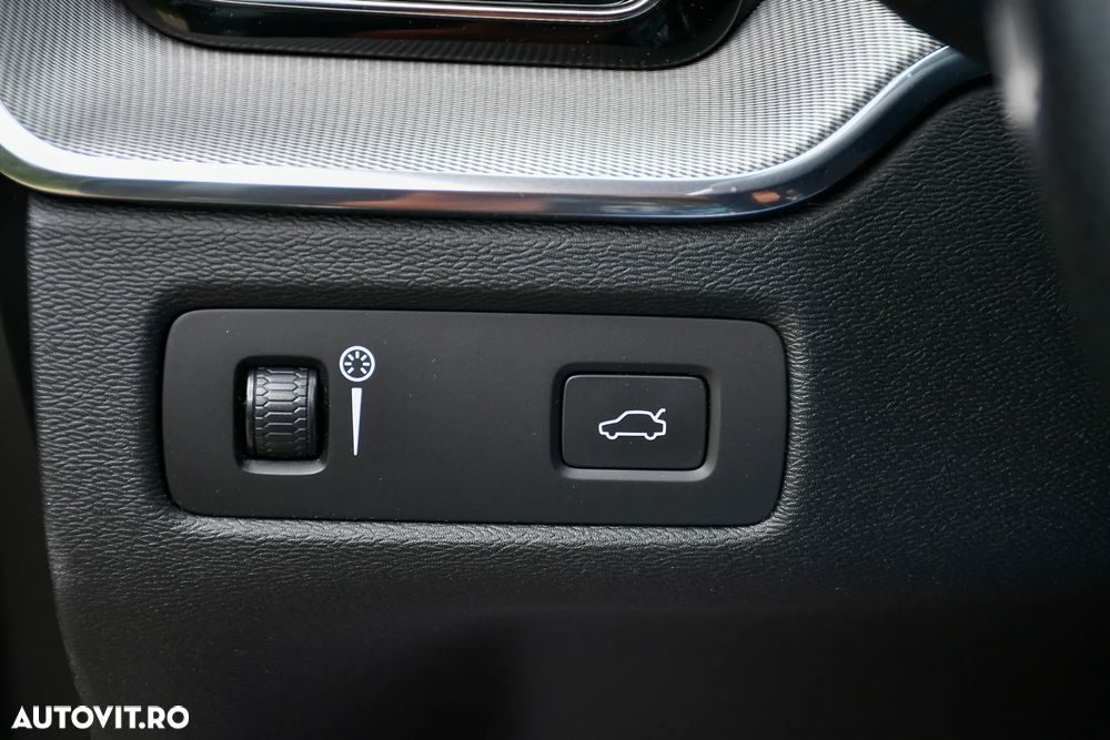 Volvo XC 60 D4 AWD R-Design - 17