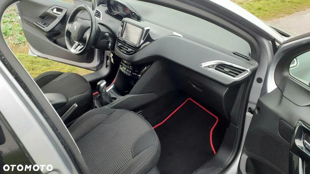 Peugeot 208 1.5 BlueHDi Allure S&S - 11