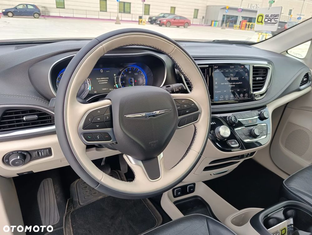 Chrysler Pacifica - 10