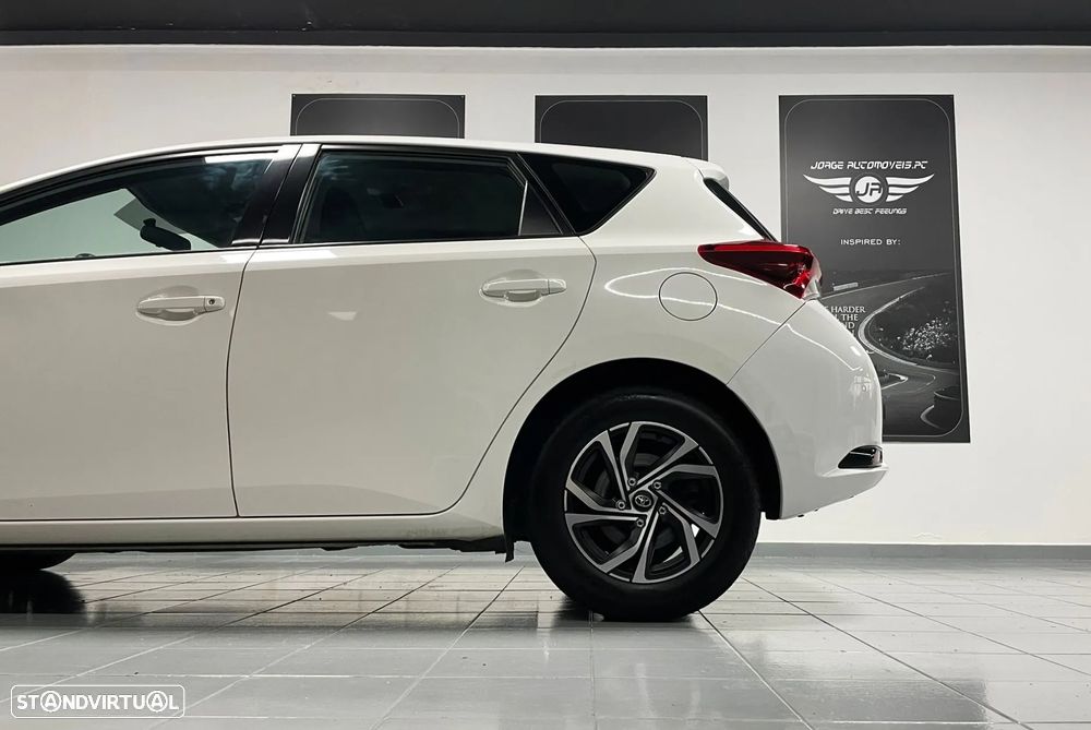 Toyota Auris 1.4 D-4D Exclusive - 13