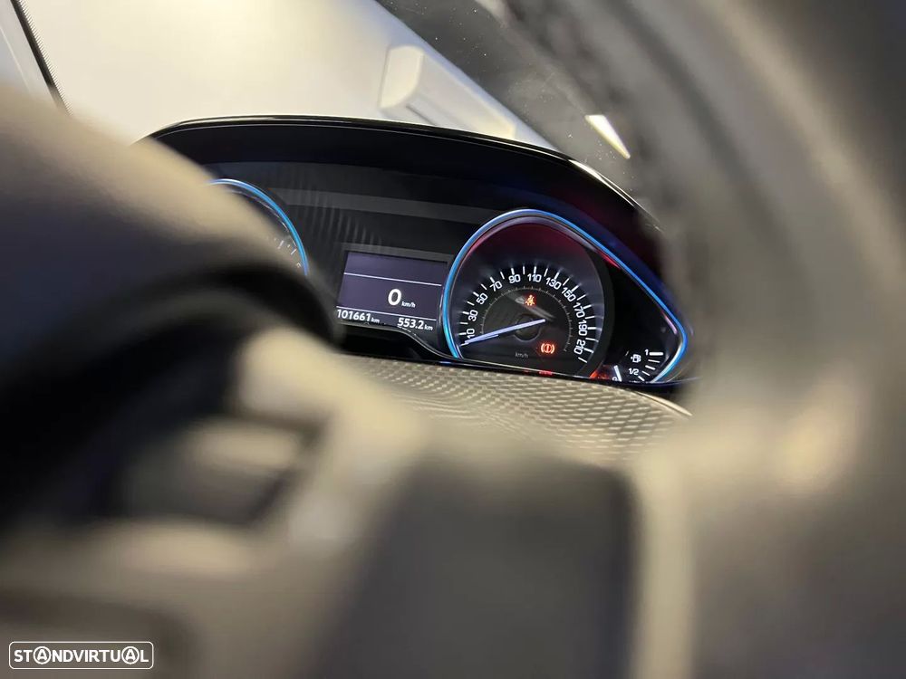 Peugeot 208 1.2 PureTech Signature - 41