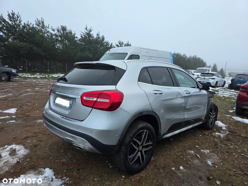 Mercedes-Benz GLA 220 d 4Matic 7G-DCT Activity Edition - 2