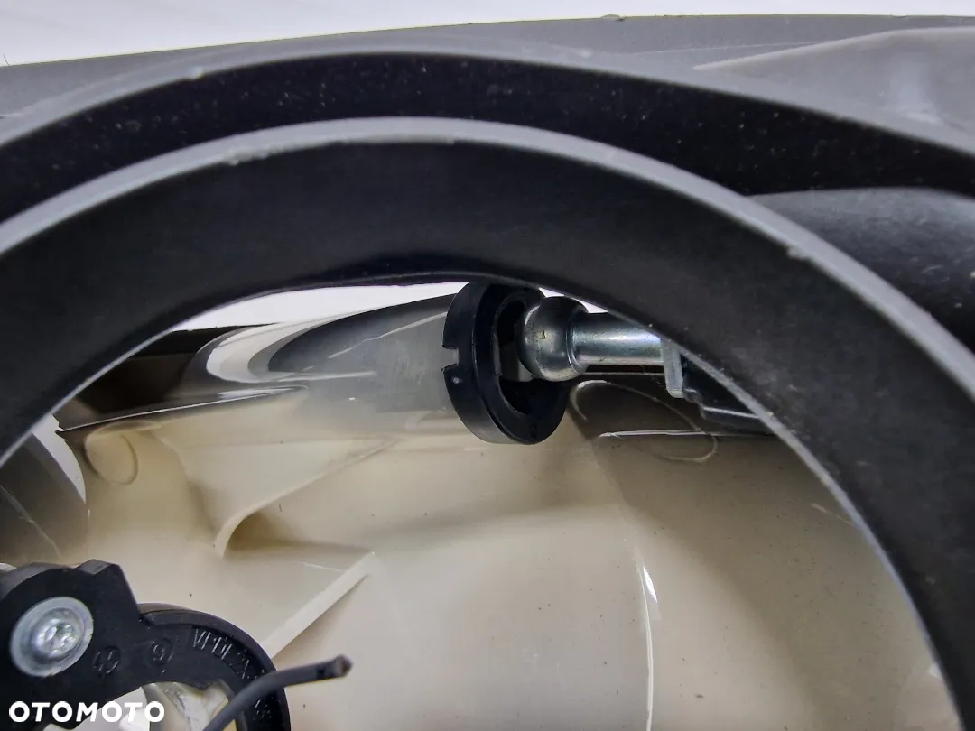 FORD FIESTA MK7 LIFT 12- PRAWA LAMPA PRZEDNIA PRZÓD , NR C1BB-13W029-AH , NR AUKCJI LL505 - 19