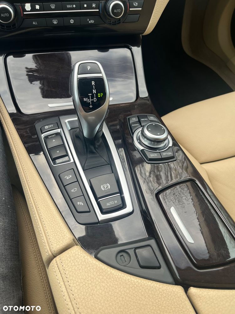 BMW Seria 5 550i Sport-Aut - 14