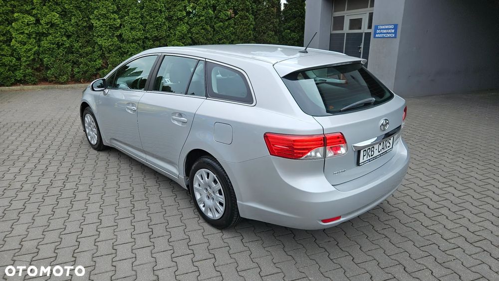 Toyota Avensis 1.6 Comfort - 3