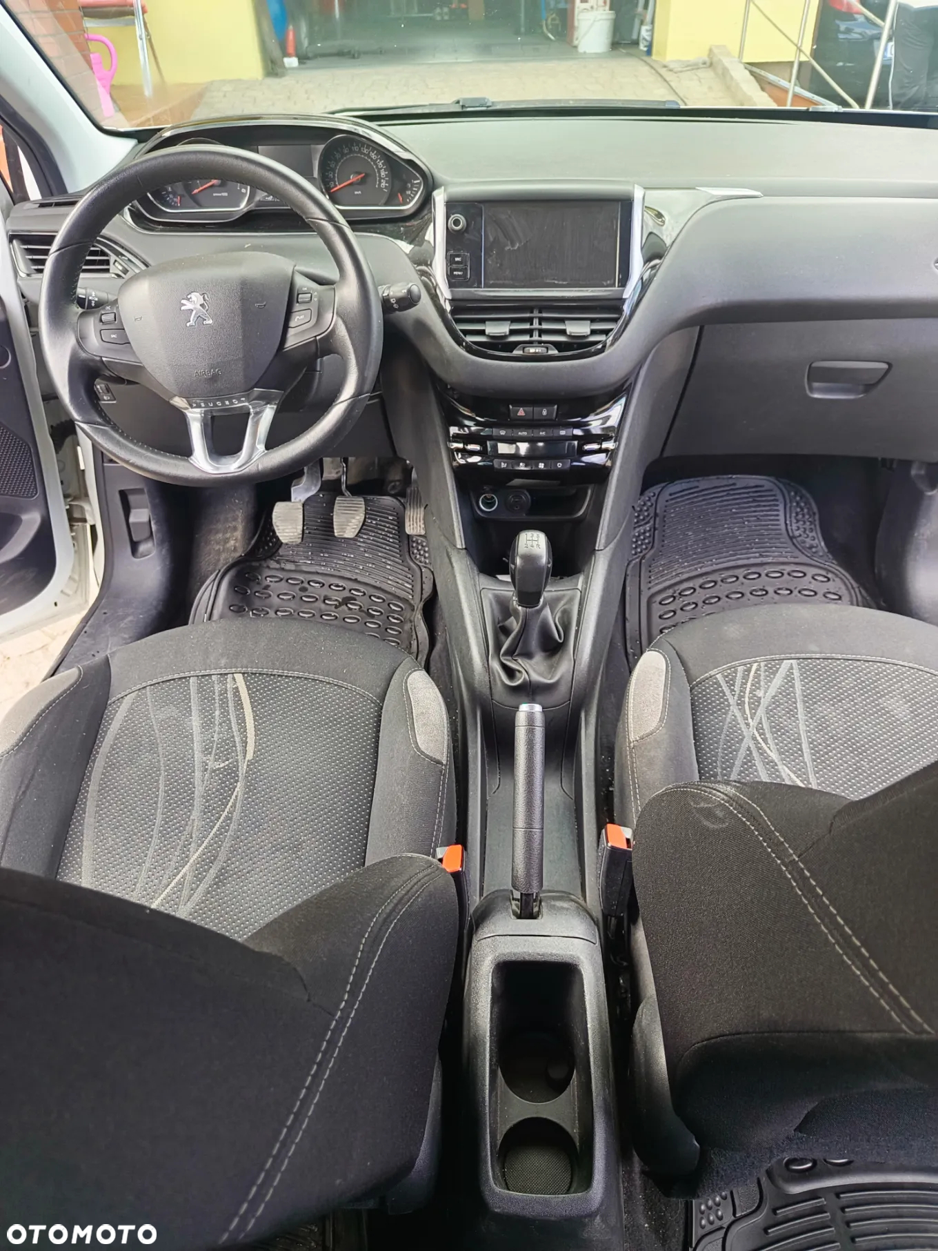 Peugeot 208 - 7
