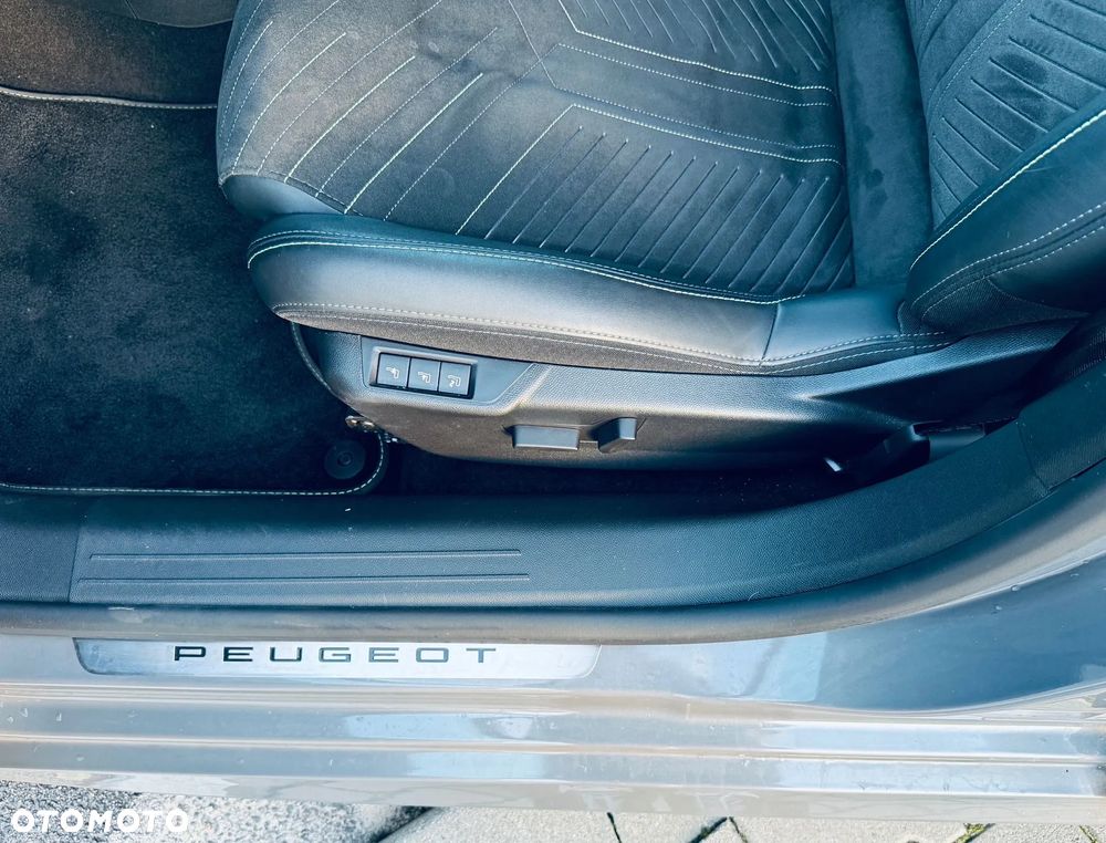 Peugeot 208 1.2 mHEV GT - 13