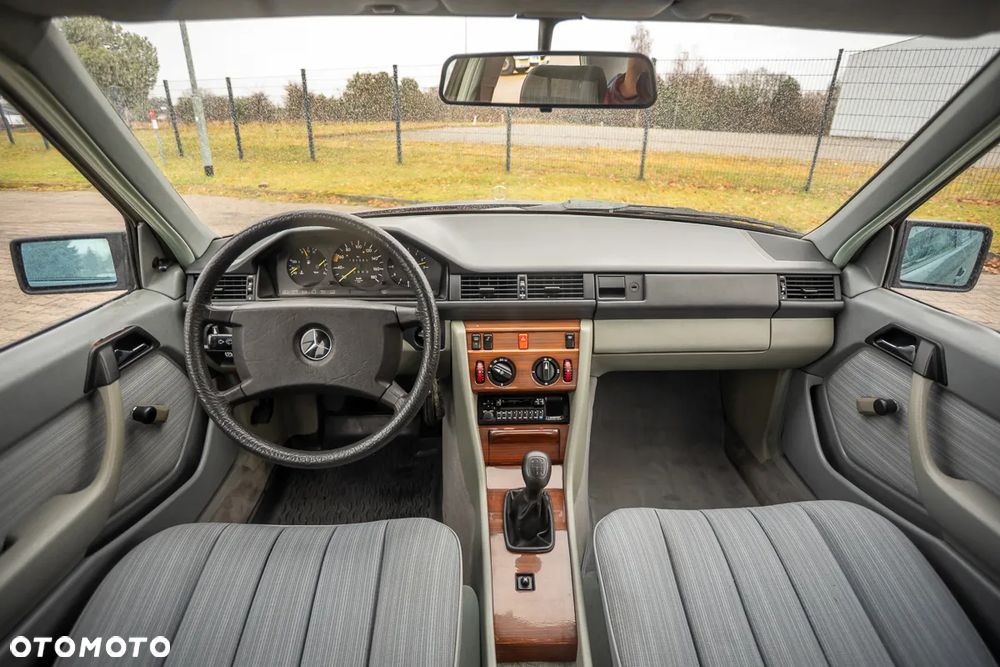 Mercedes-Benz W124 (1984-1993) - 27