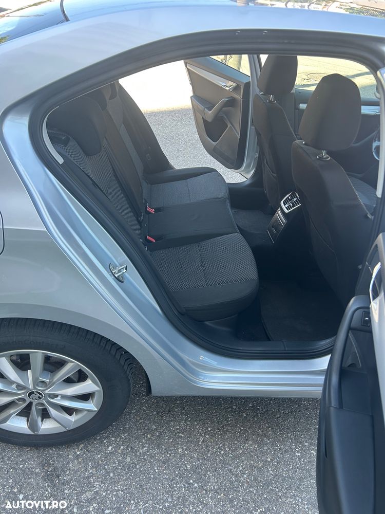 Skoda Octavia 1.6 TDI AMBITION - 12