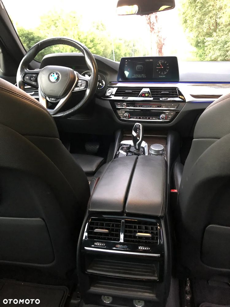BMW Seria 5 530i xDrive Sport Line - 11