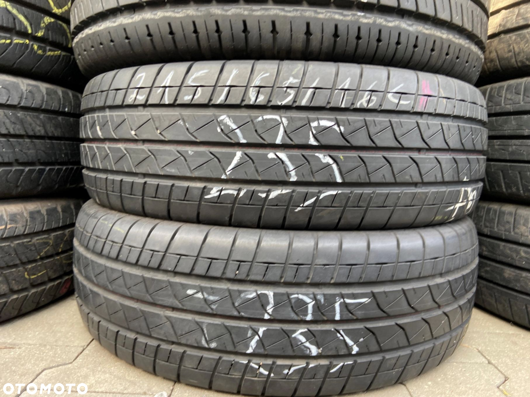 215/65/16C Bridgestone Duravis_6mm_2szt_(235) - 2