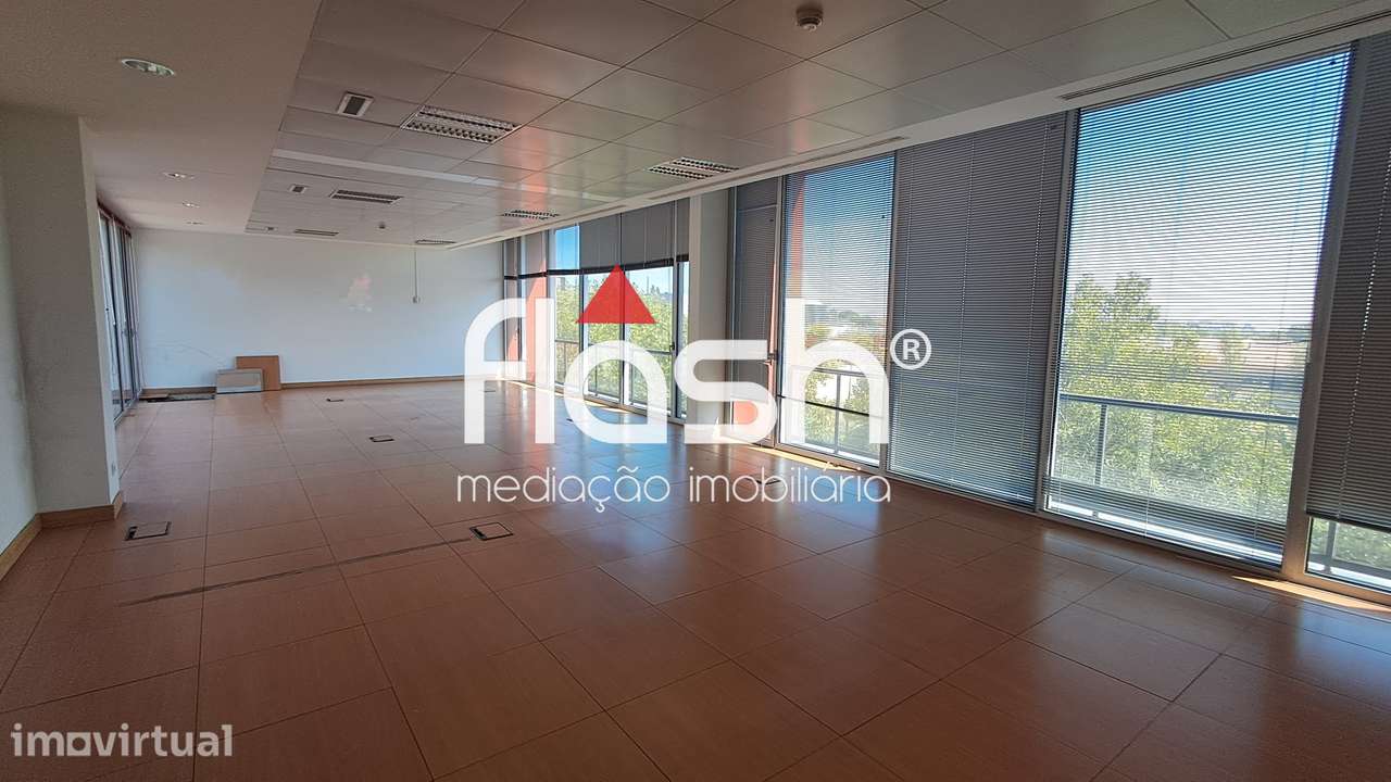 Escritórios em Edifício empresarial na zona do TAGUSPARK - Grande imagem: 2/16