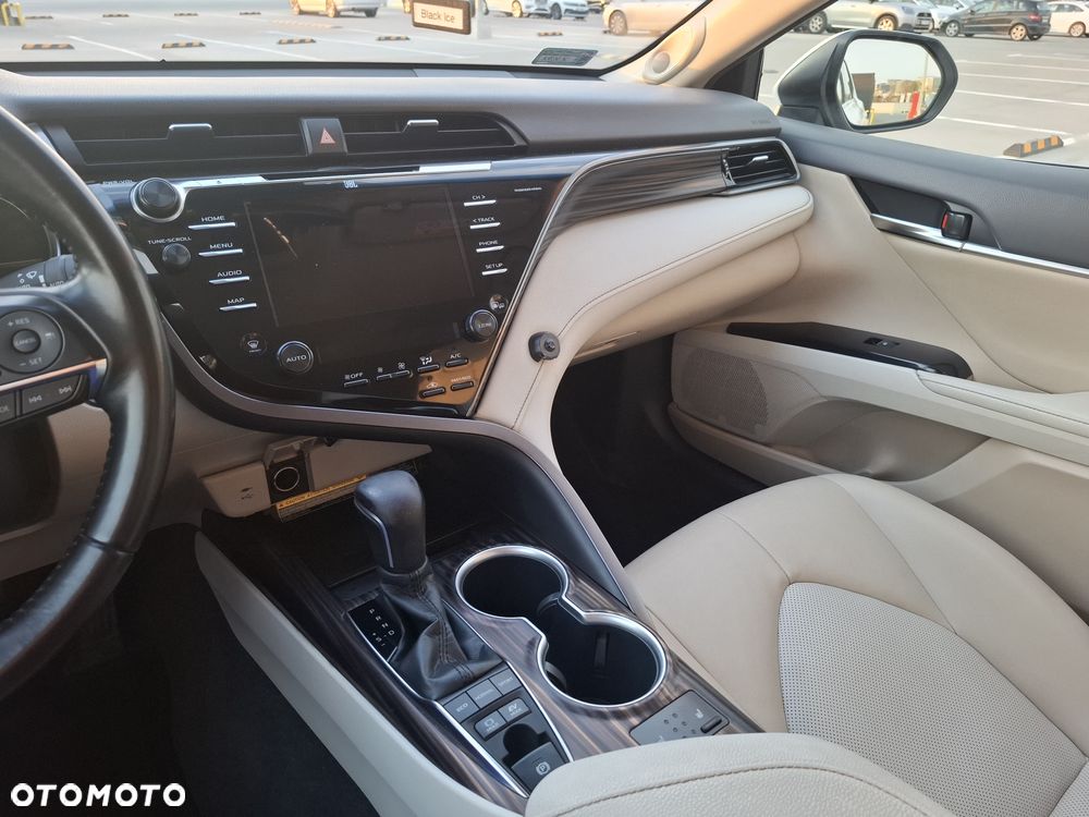Toyota Camry - 4