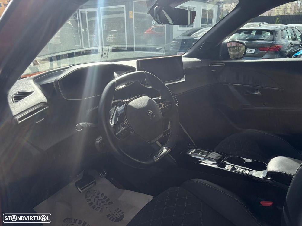 Peugeot e-2008 50 kWh GT - 24