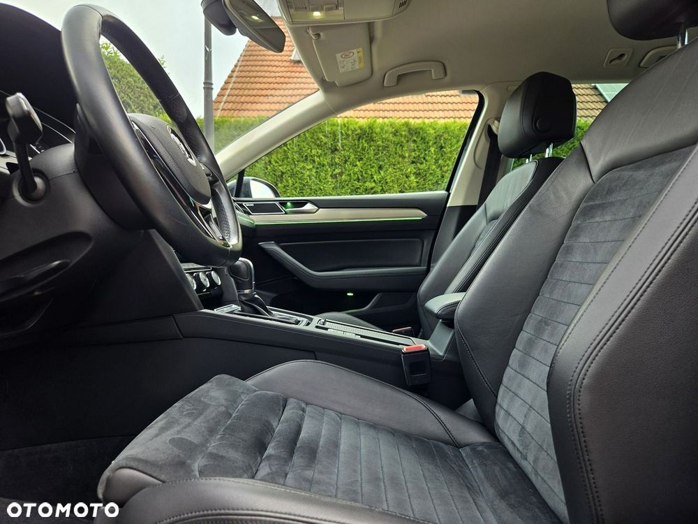 Volkswagen Passat Variant 2.0 TDI SCR 4Motion DSG Elegance - 8
