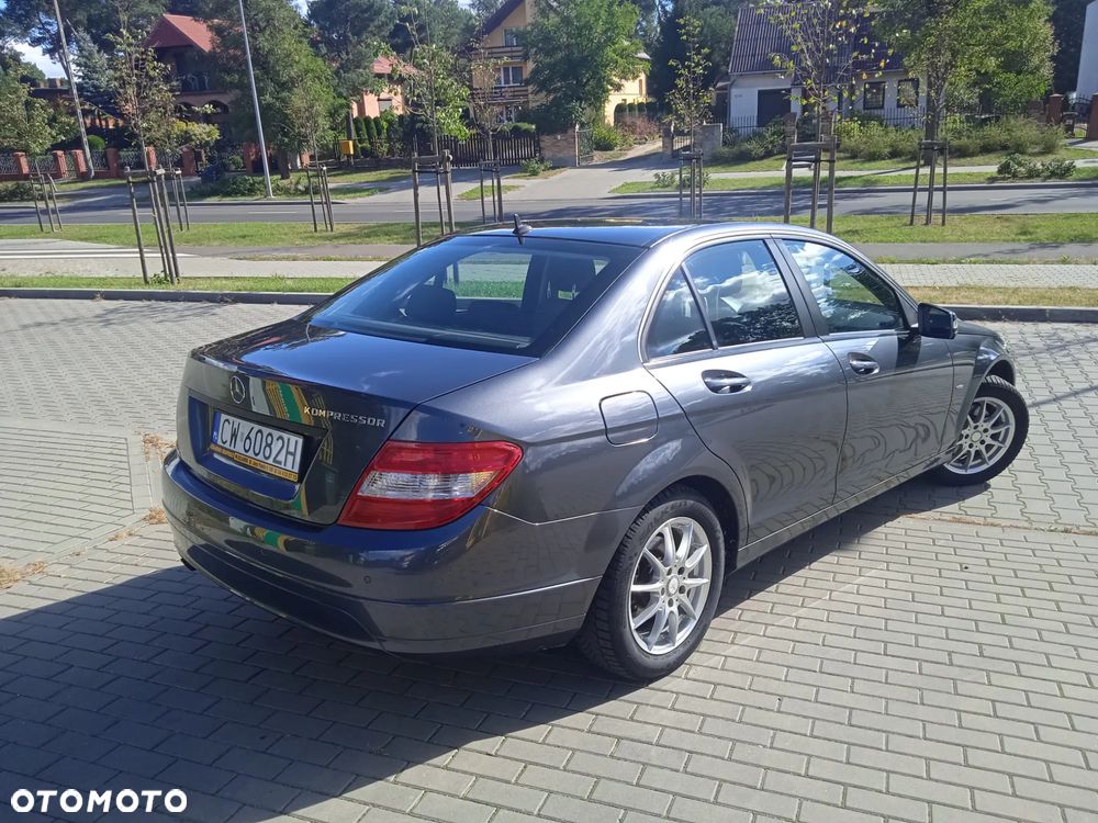 Mercedes-Benz Klasa C 180 BlueEFFICIENCY Elegance - 14