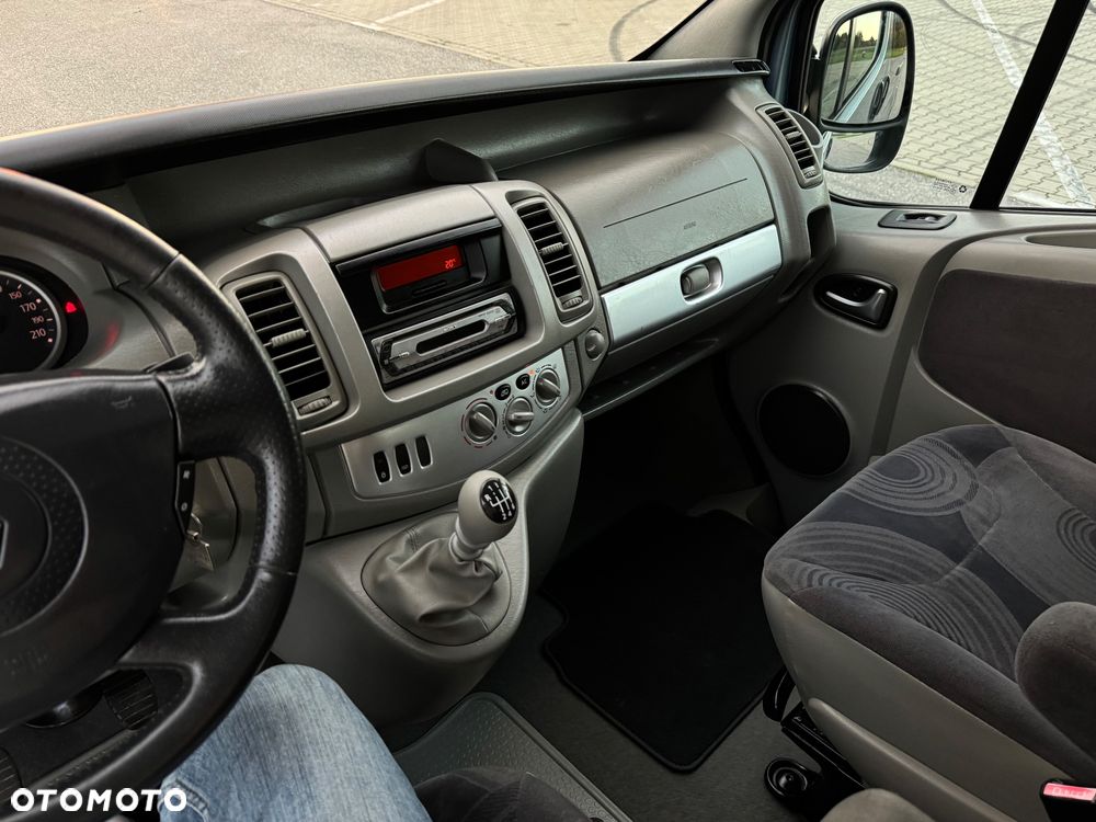 Renault Trafic Grand Passenger Black Edition - 23