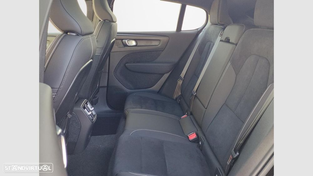 Volvo EC40 82 kWh Twin Motor Performance Black Edition - 13