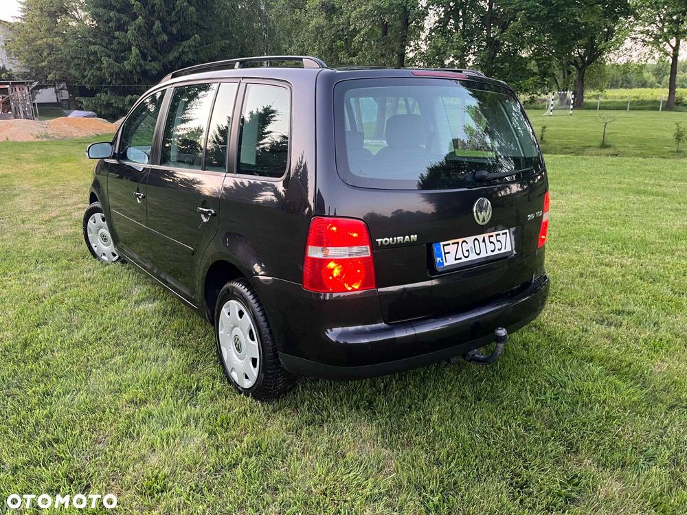 Volkswagen Touran - 4