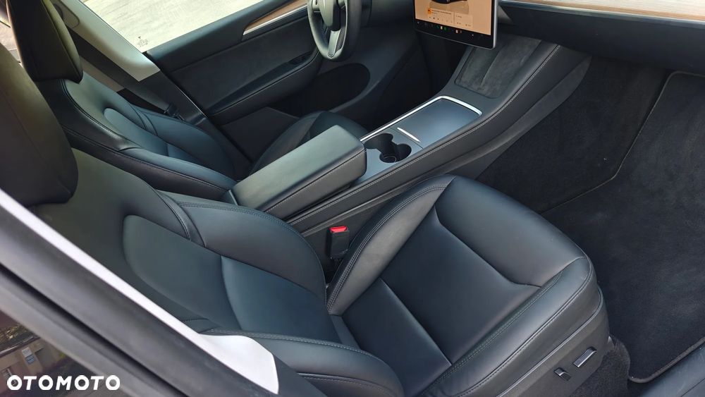 Tesla Model Y Long Range Dual Motor AWD - 13
