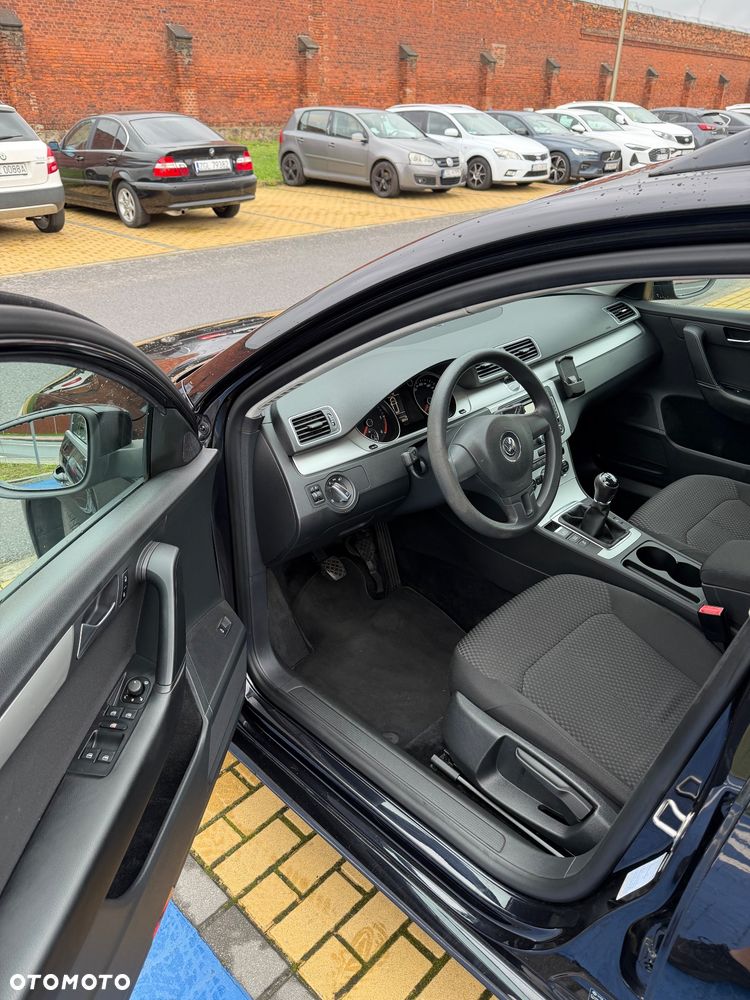 Volkswagen Passat 2.0 TDI BlueMotion Technology Comfortline - 13
