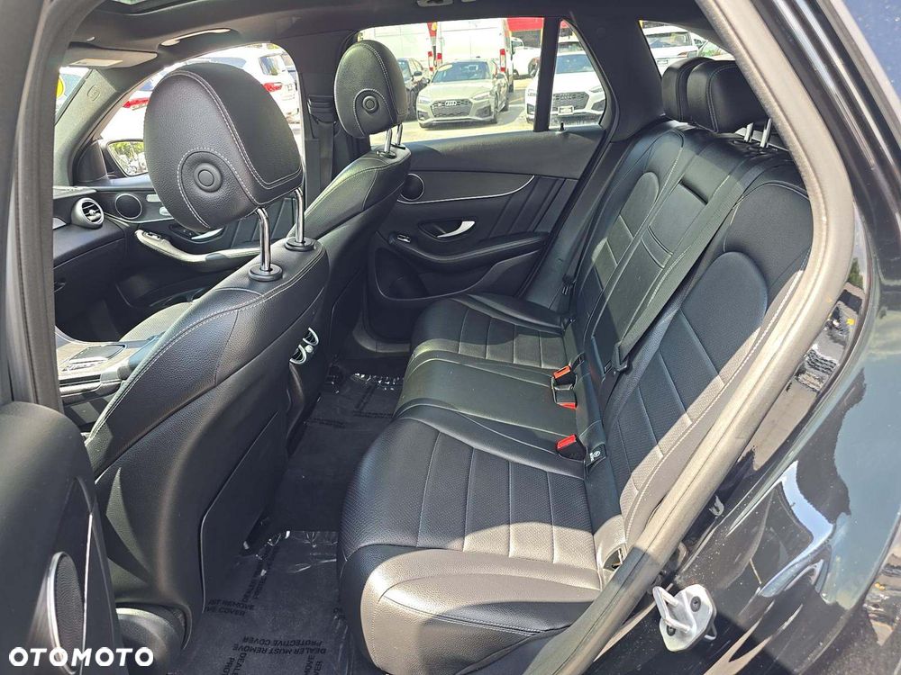 Mercedes-Benz GLC 300 4Matic 9G-TRONIC AMG Line - 9