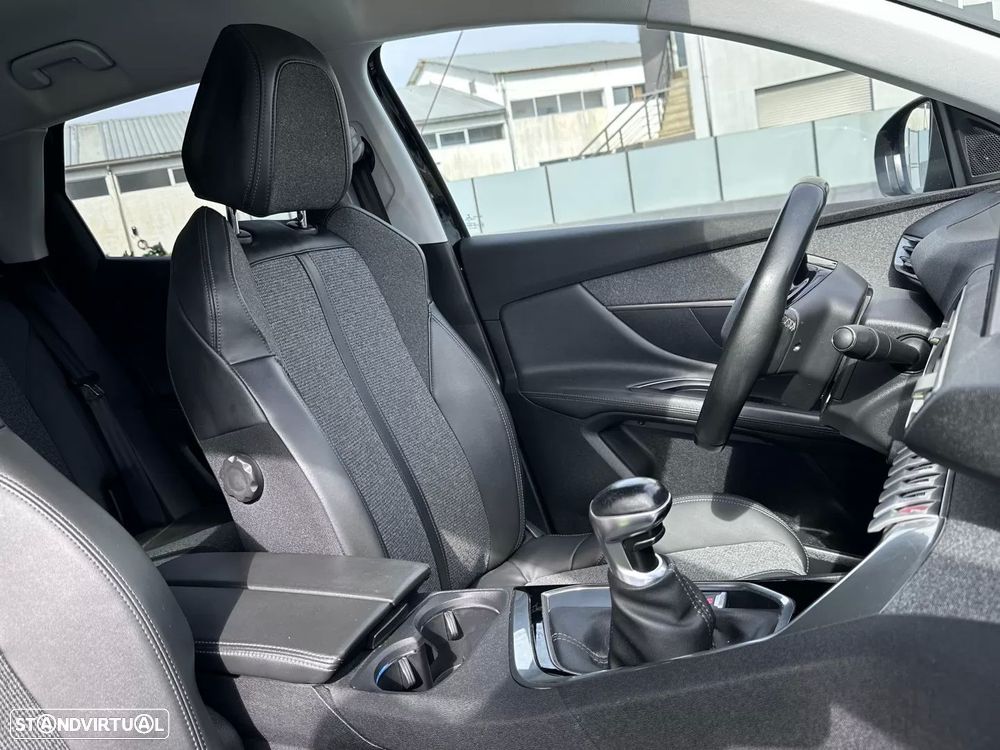 Peugeot 3008 1.2 PureTech Allure Pack - 54