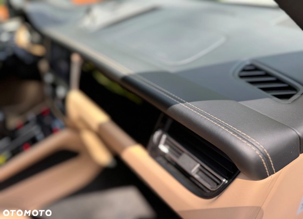 Porsche Macan T - 19