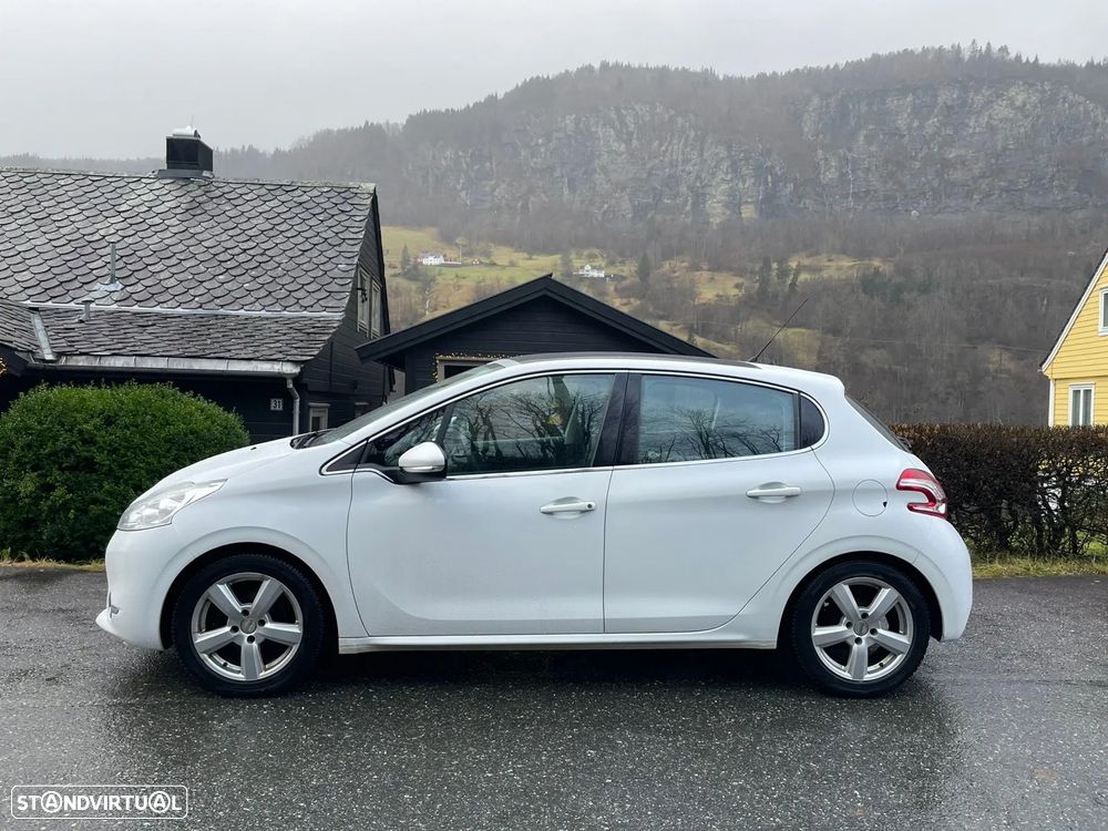Peugeot 208 1.2 VTi Allure - 1