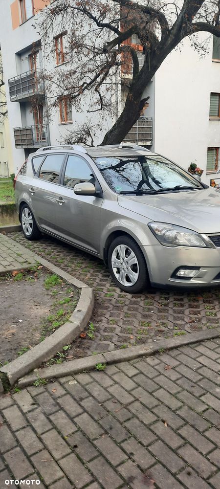 Kia Ceed - 4