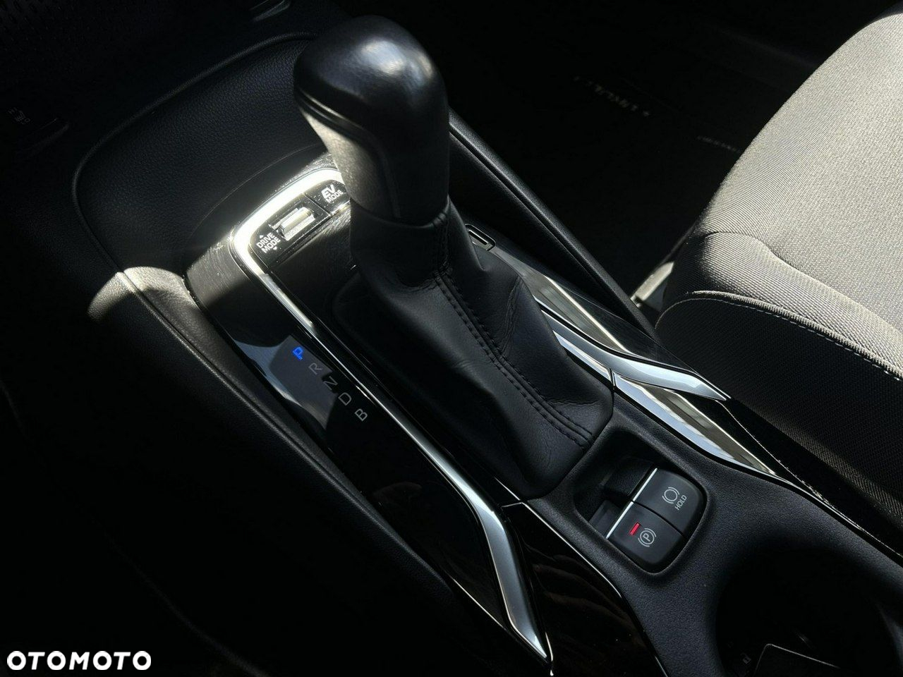 Toyota Corolla 1.8 Hybrid Comfort - 17