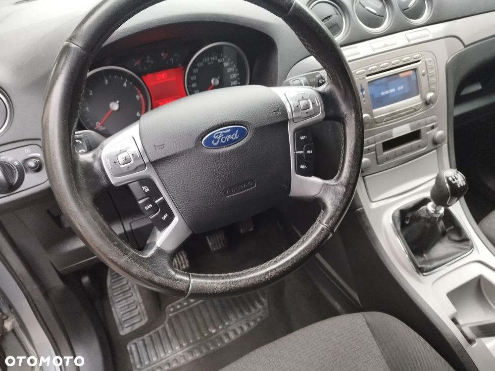Ford Galaxy - 9
