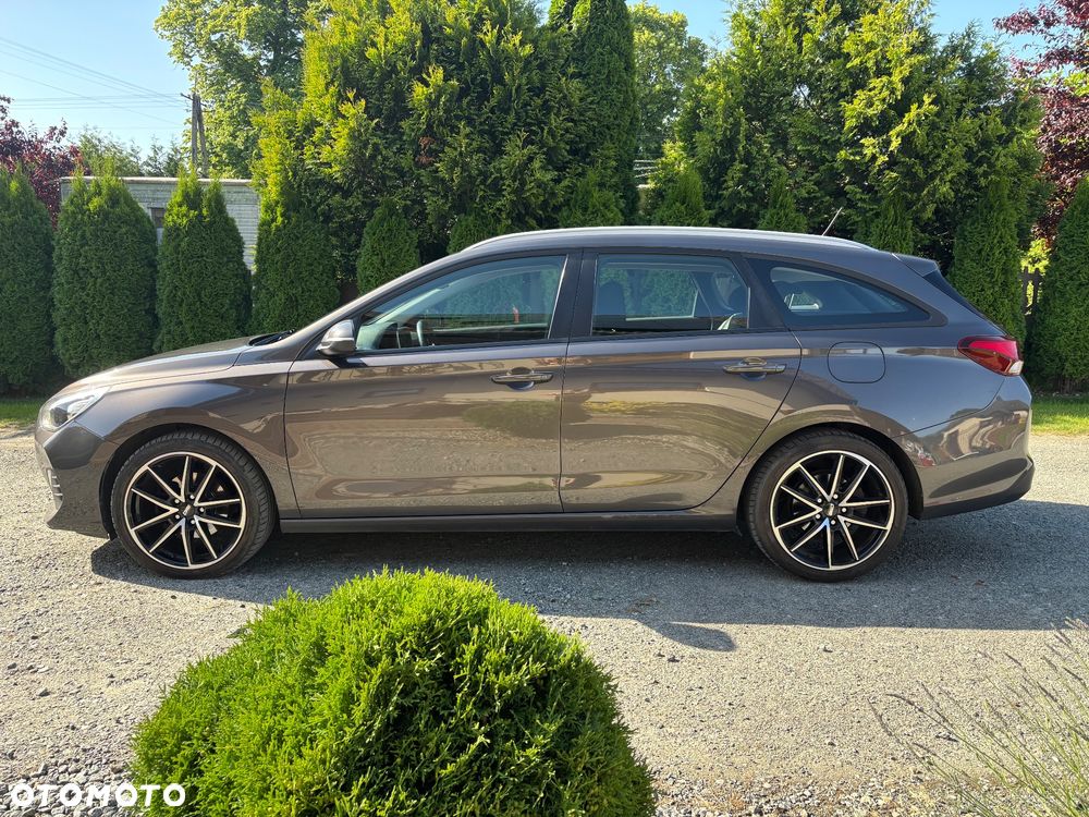 Hyundai i30 1.6 D Classic + - 4