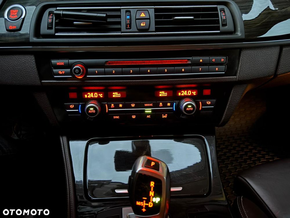 BMW Seria 5 525d - 13