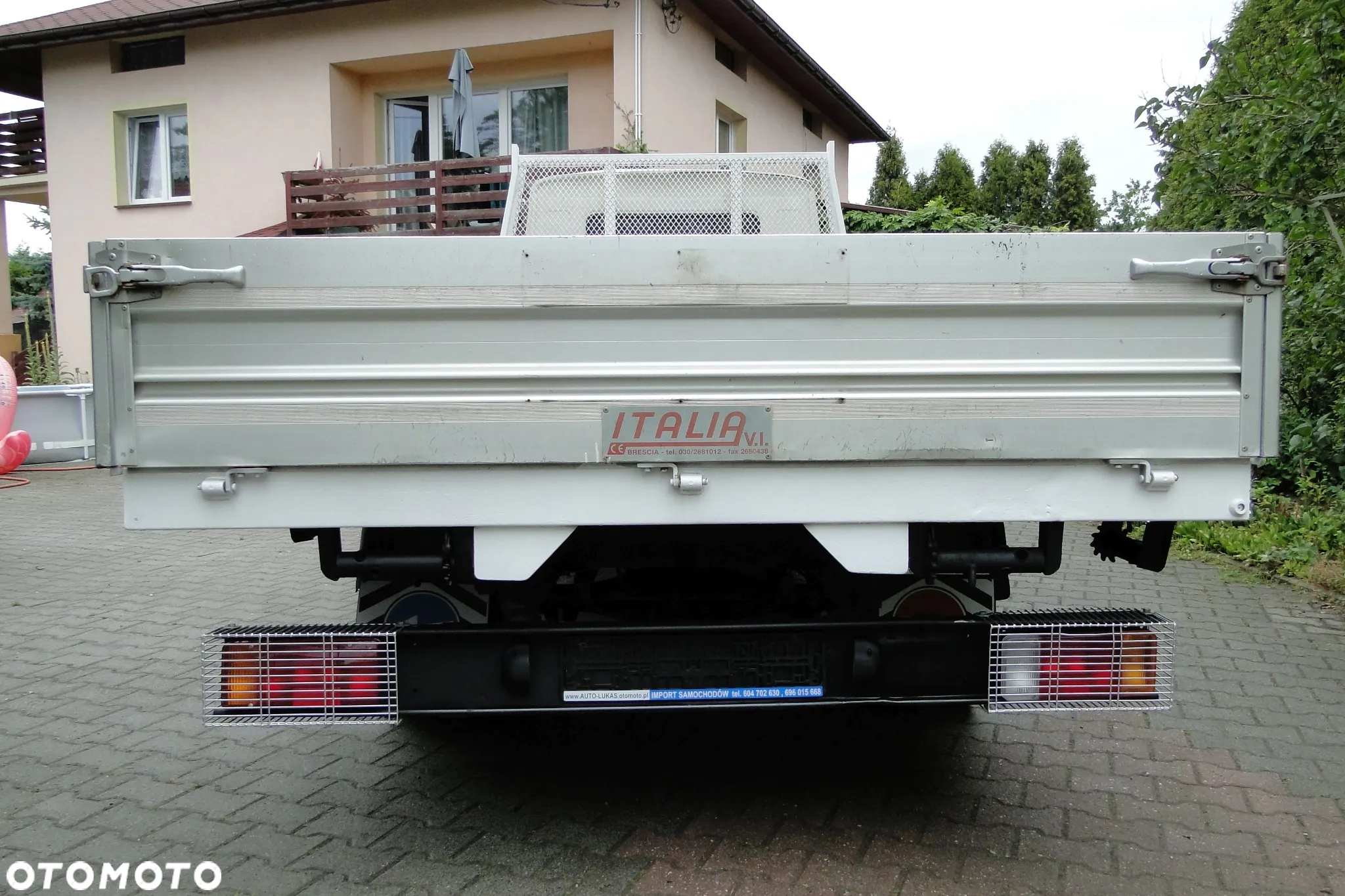 Nissan TRADE - 5