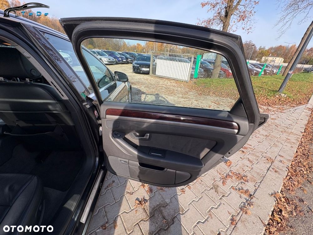 Audi A8 4.2 Quattro - 29