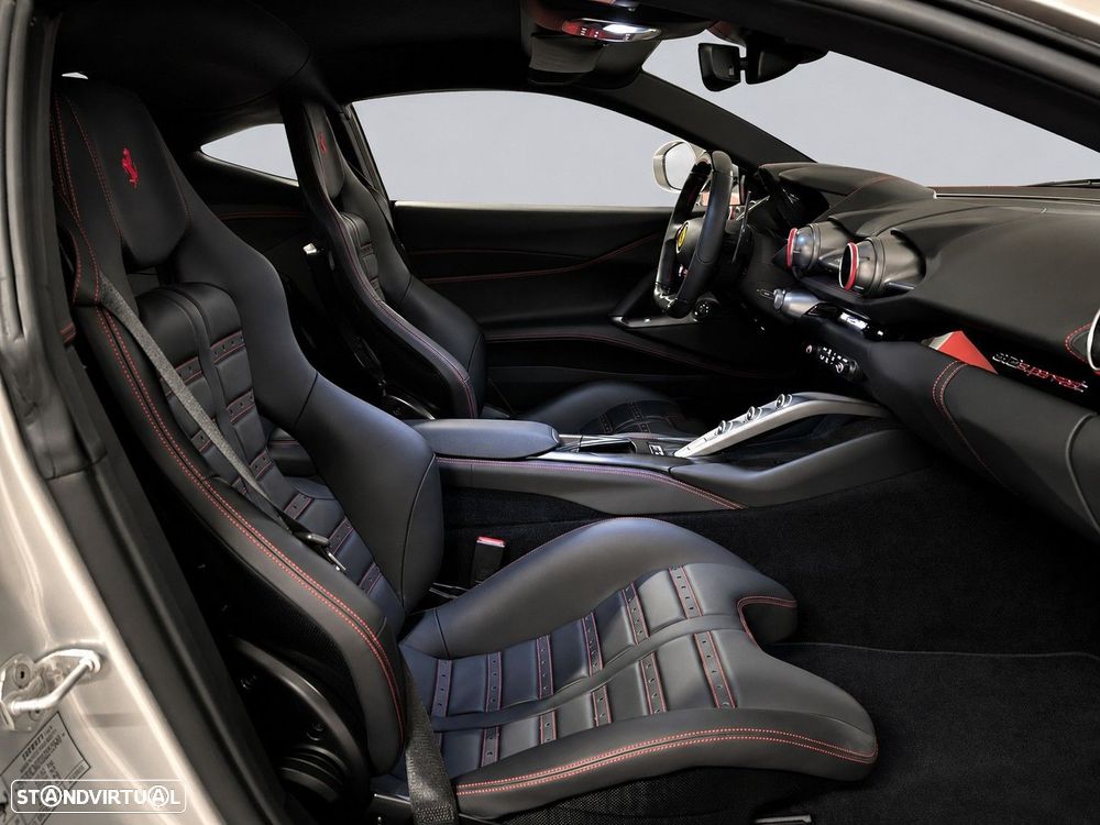 Ferrari 812 Superfast - 13