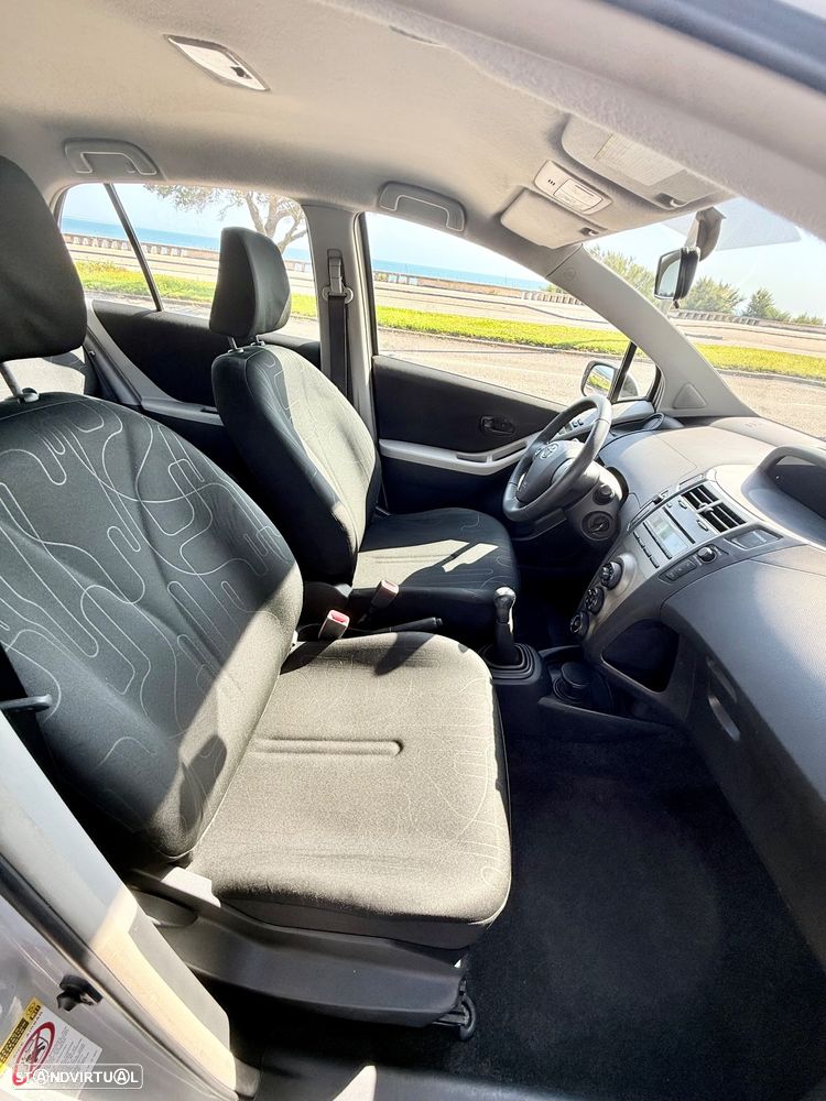 Toyota Yaris 1.0 VVT-i Sol AC+VSC - 8