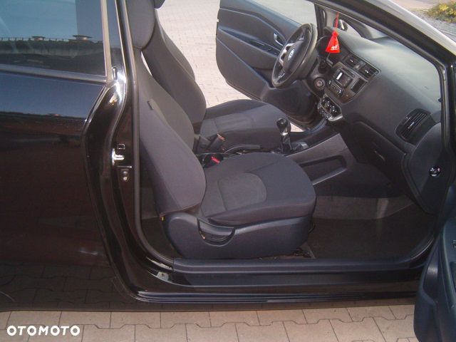 Kia Rio - 17