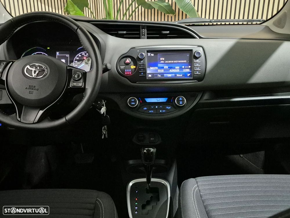 Toyota Yaris 1.5 HSD Comfort +P.Style+P.Techno - 11