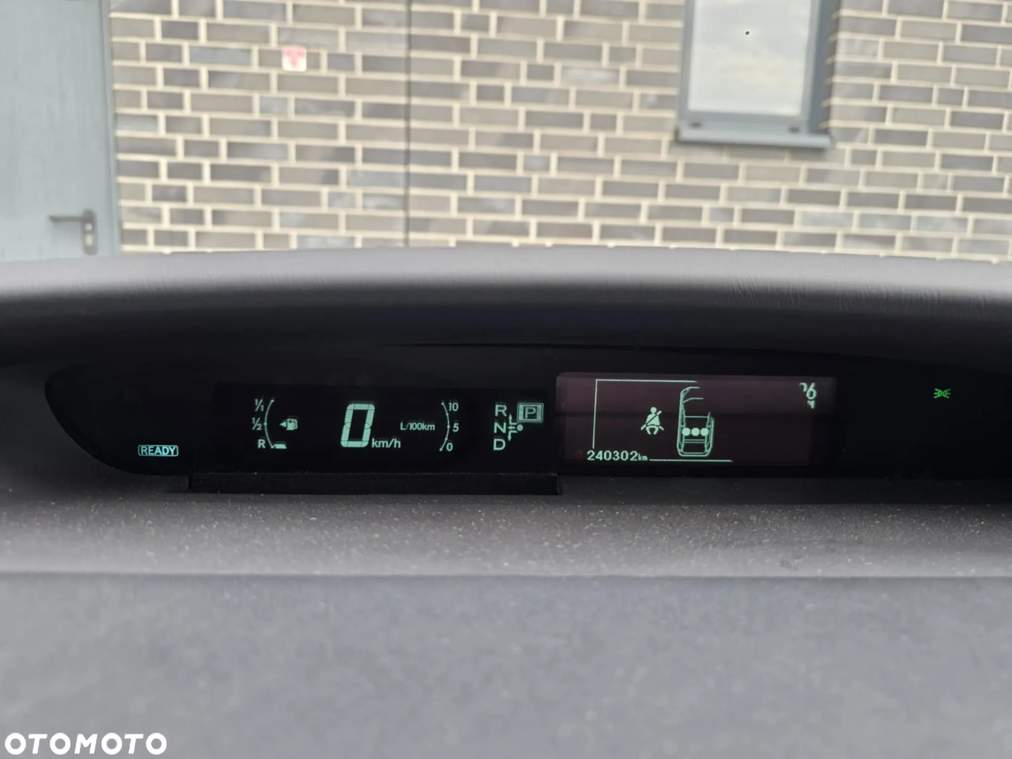 Toyota Prius (Hybrid) Executive - 31