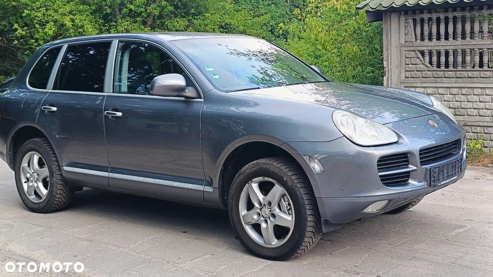 Porsche Cayenne - 1
