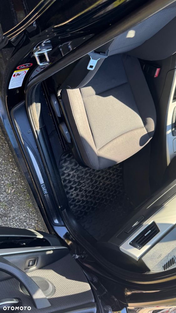 BMW Seria 3 318d - 15