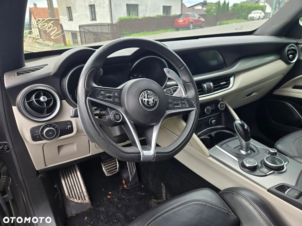Alfa Romeo Stelvio 2.0 Turbo 16V AT8-Q4 Veloce Ti - 5