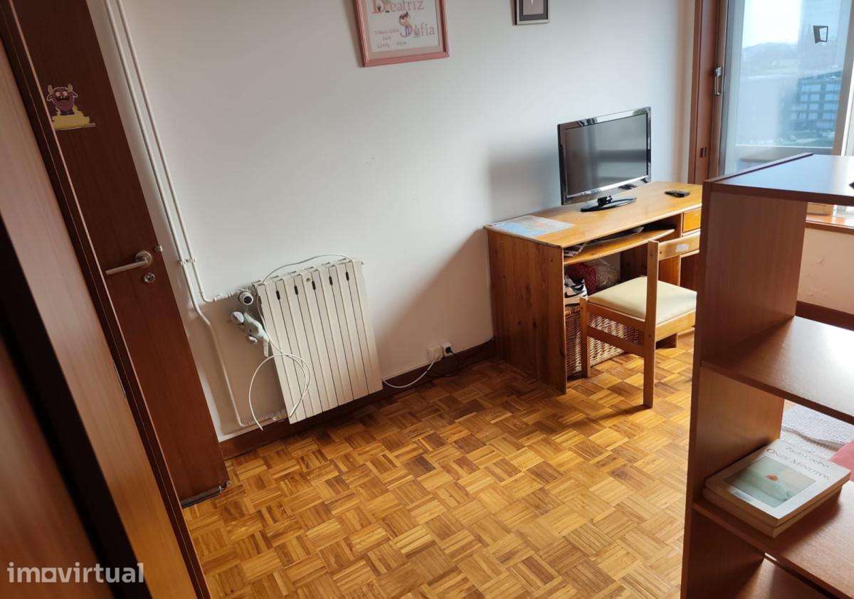 Quarto - localizado em Campanhã Porto - Grande imagem: 2/8