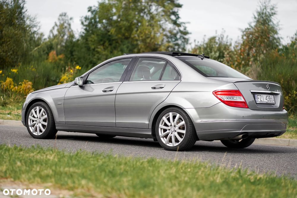 Mercedes-Benz Klasa C 200 CGI BlueEff Elegance - 10